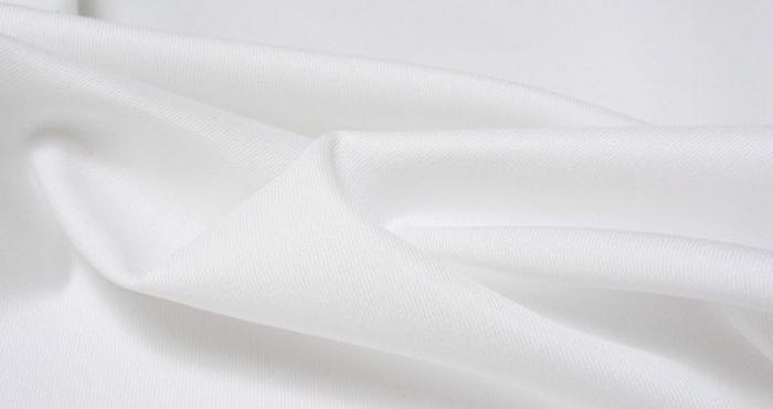 Chất liệu vải Twill may từ sợi tơ tằm vô cùng thông thoáng, mát mẻ phù hợp với khí hậu nóng bức của Việt Nam.